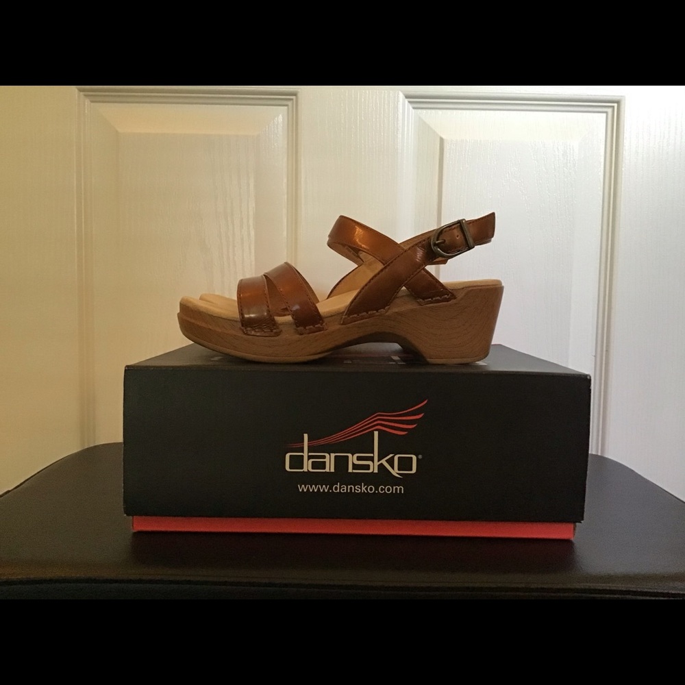 Dansko Surraya Crinkle Patent Sandals